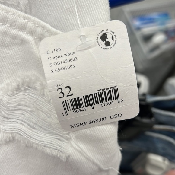 💥1 hour sale. Free People, Mid-rise distressed shorts, optic white - Picture 6 of 9